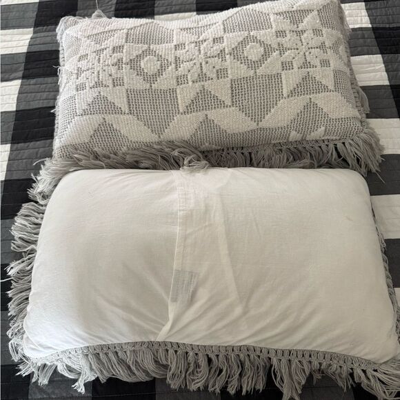 Made in Portugal Knit decorative pillows from Home  Goods set of 2 - Picture 2 of 5